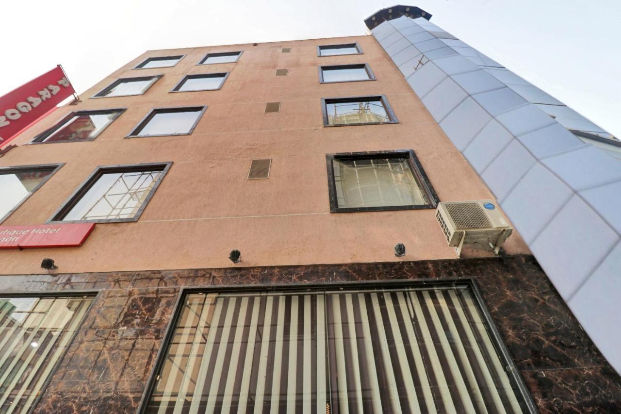 Oyo 23368 Boutique Hotel Paragon نيودلهي المظهر الخارجي الصورة