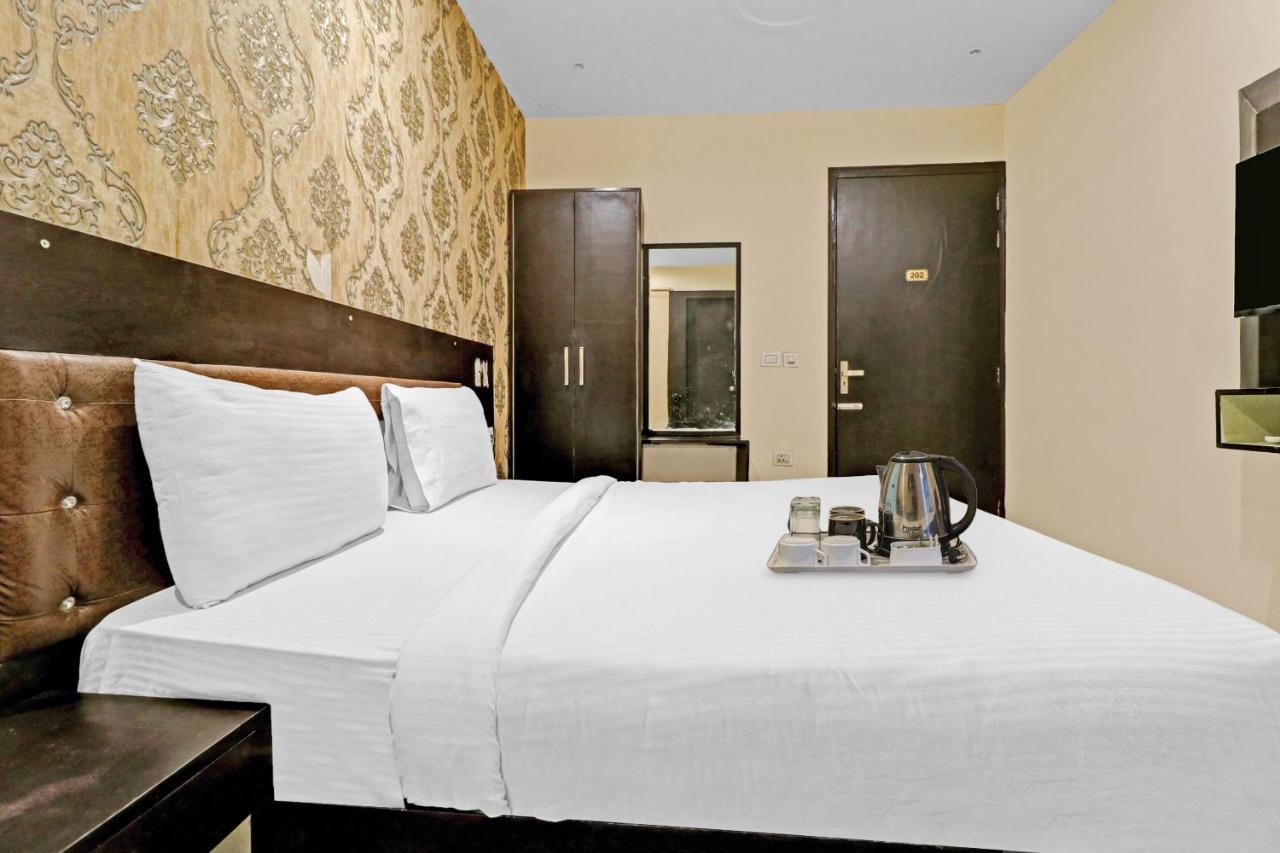 Oyo 23368 Boutique Hotel Paragon نيودلهي المظهر الخارجي الصورة