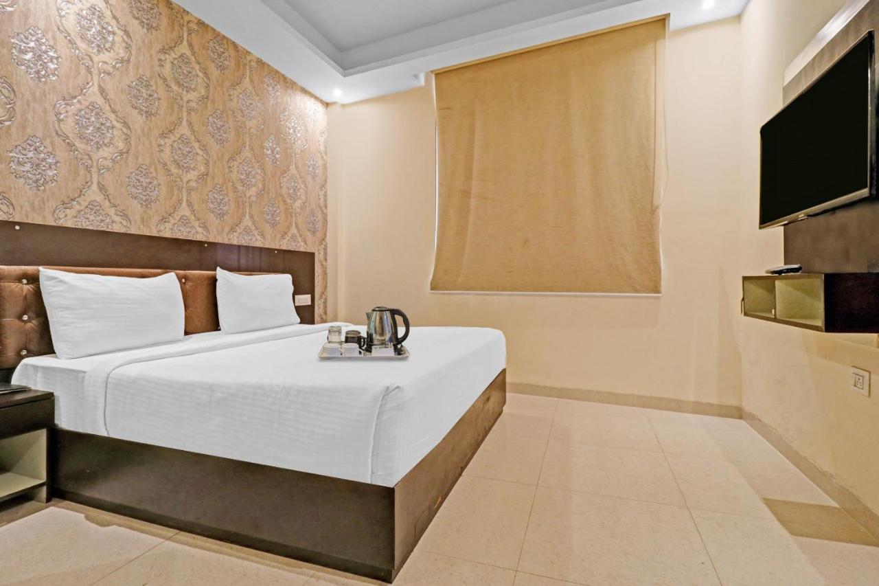 Oyo 23368 Boutique Hotel Paragon نيودلهي المظهر الخارجي الصورة