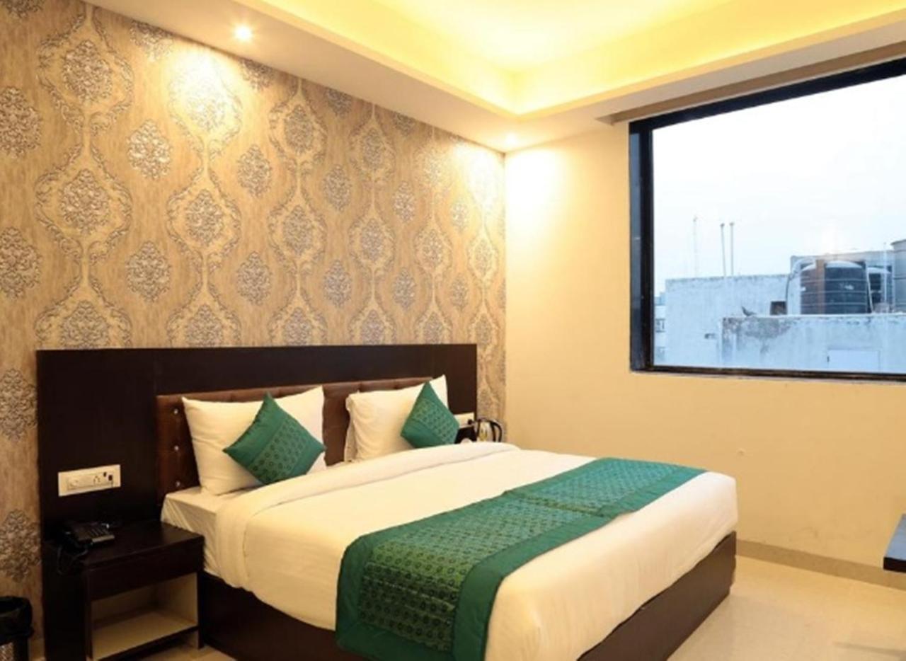 Oyo 23368 Boutique Hotel Paragon نيودلهي المظهر الخارجي الصورة